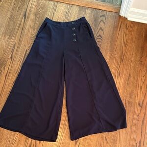 Elodie Navy Wide-Leg Cropped Trousers with Button Detail